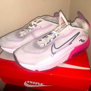 Nike girl sneakers